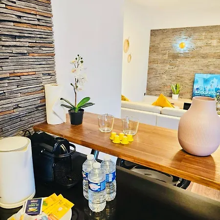Charming 3 Bedrooms With A Cozy Terrace-brld1