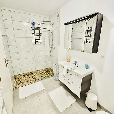 Charming 3 Bedrooms With A Cozy Terrace-brld1